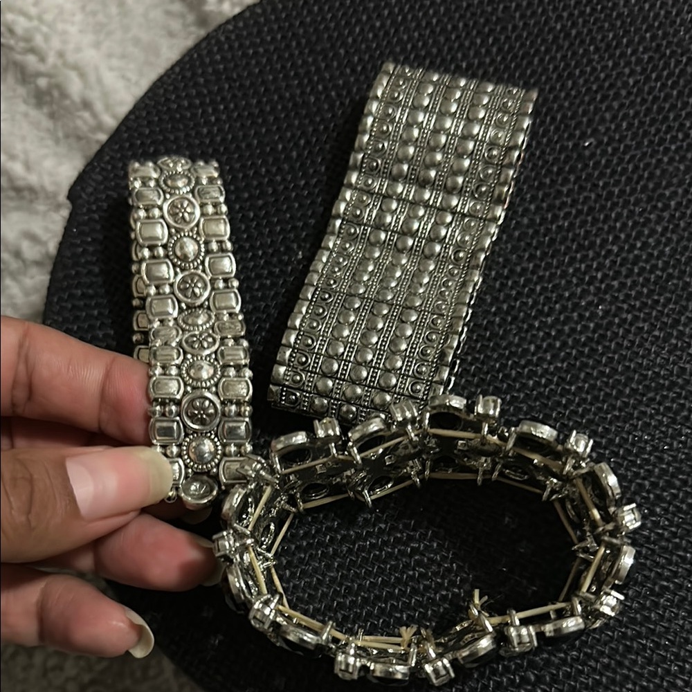 Elegant Silver and Black Bracelet Set - Picture 8 of 11